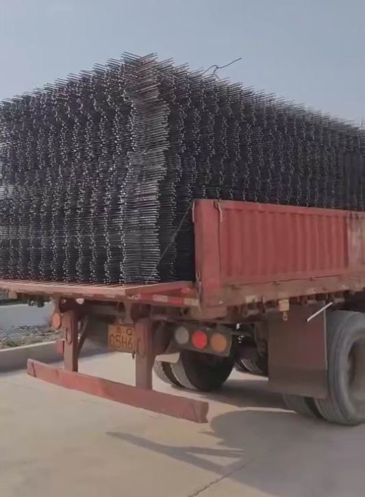 冷轧带肋钢筋网片卸货过程