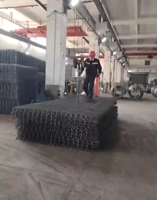 冷轧带肋钢筋装车过程